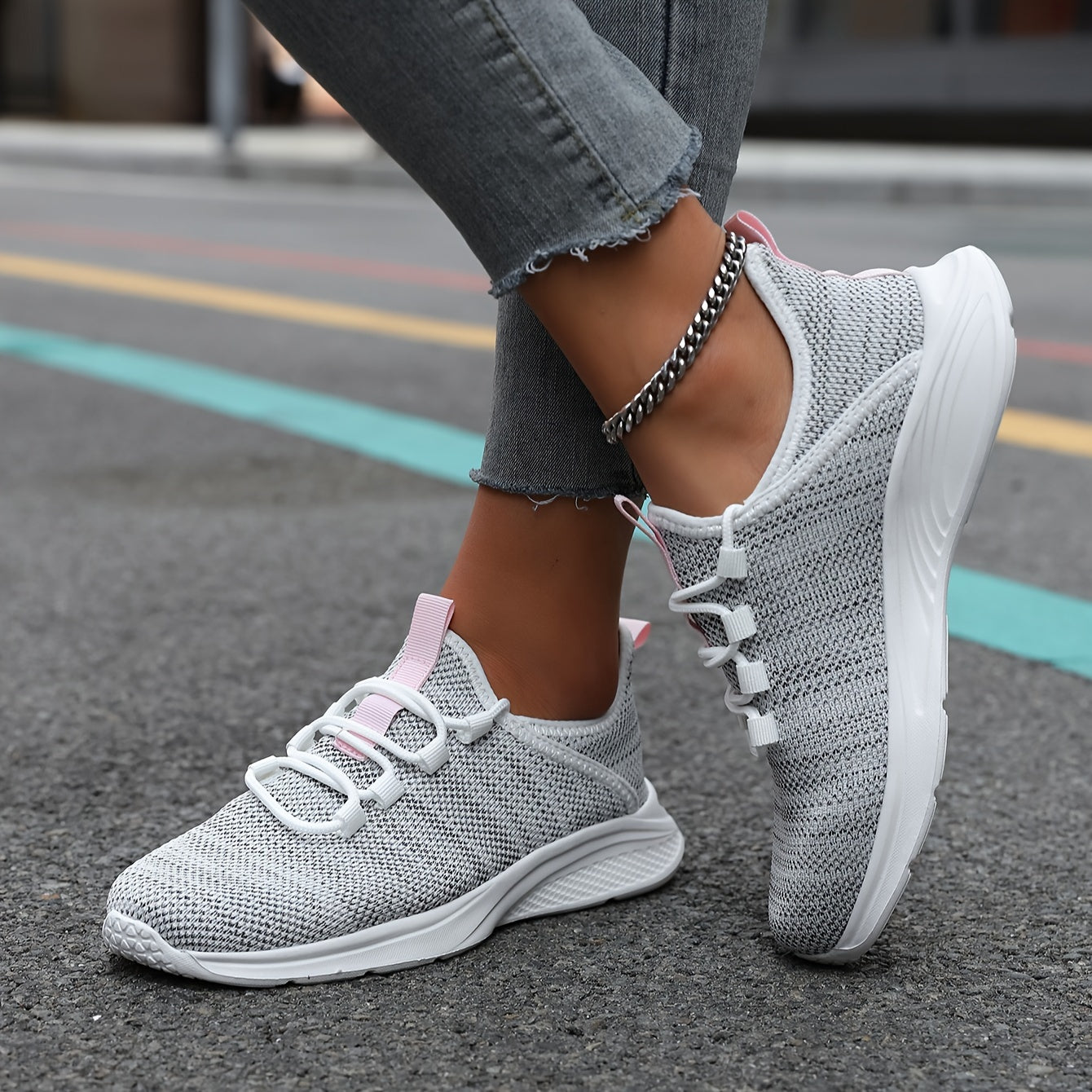 THE SPORTY SNEAKERS