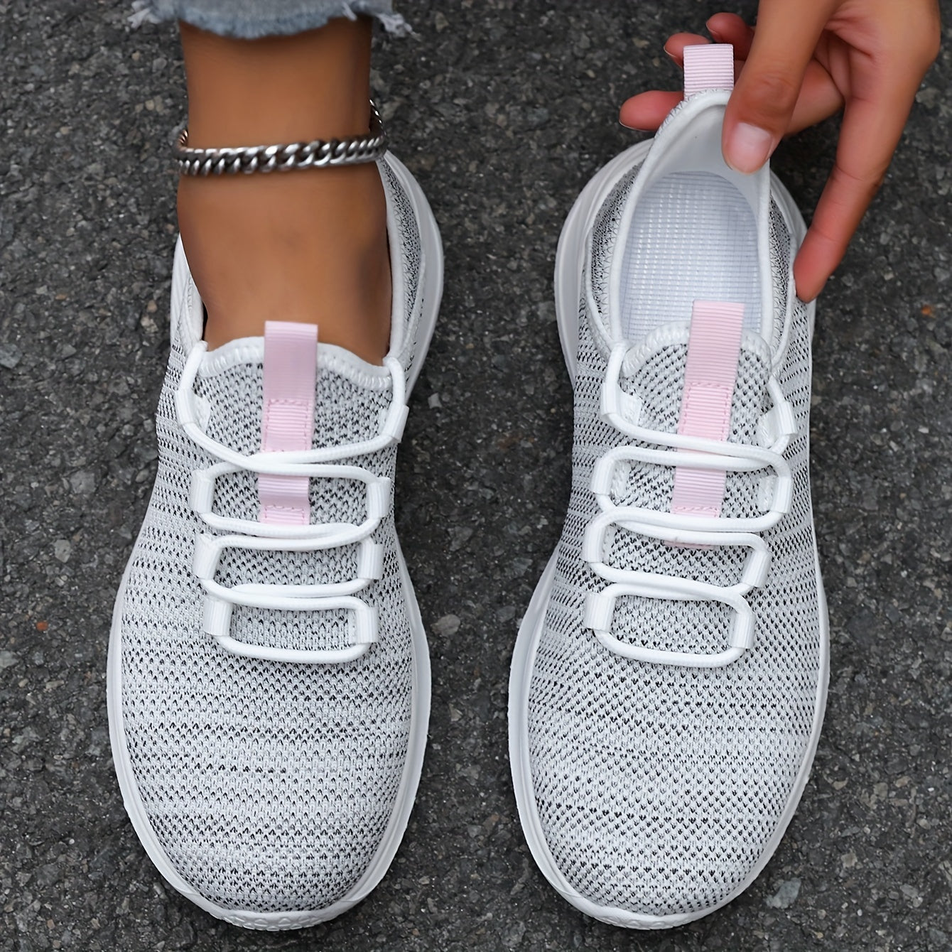 THE SPORTY SNEAKERS