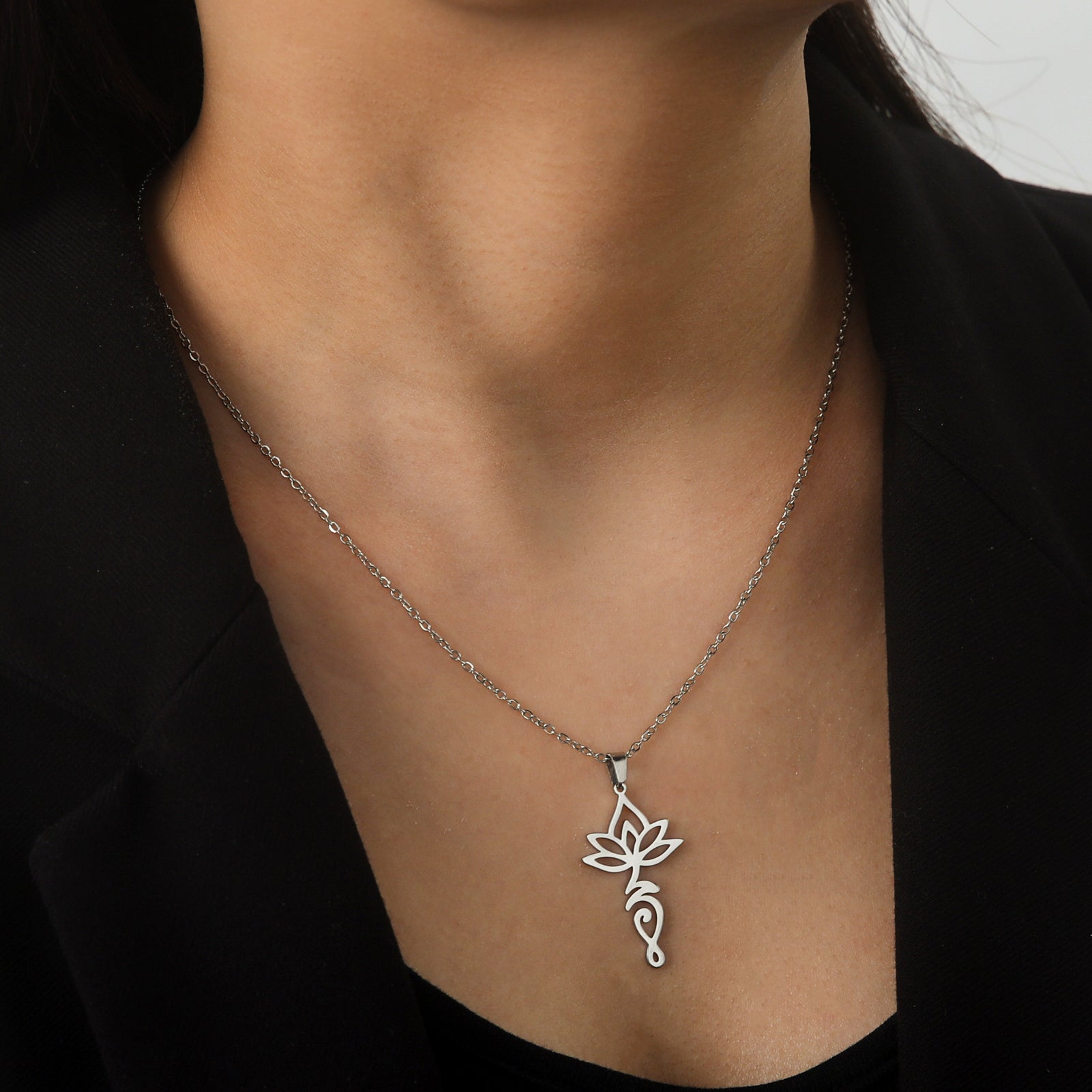 THE SOLARA NECKLACE