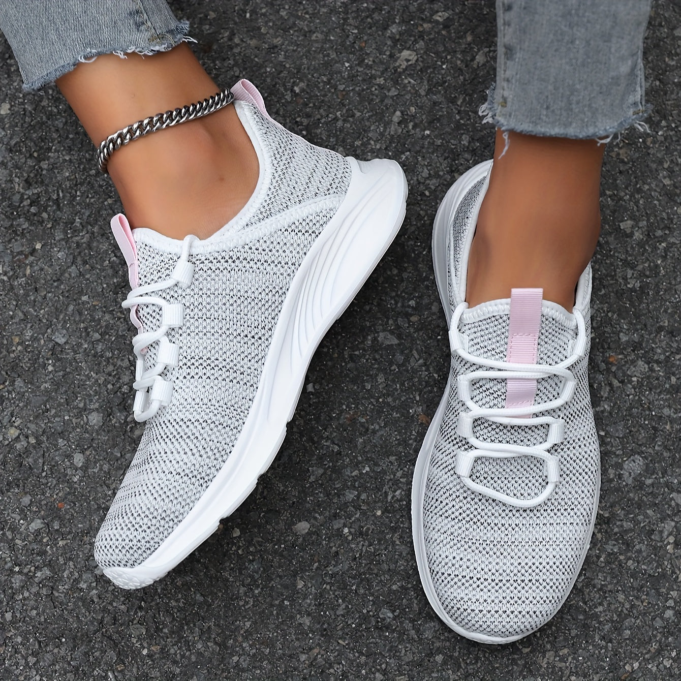 THE SPORTY SNEAKERS