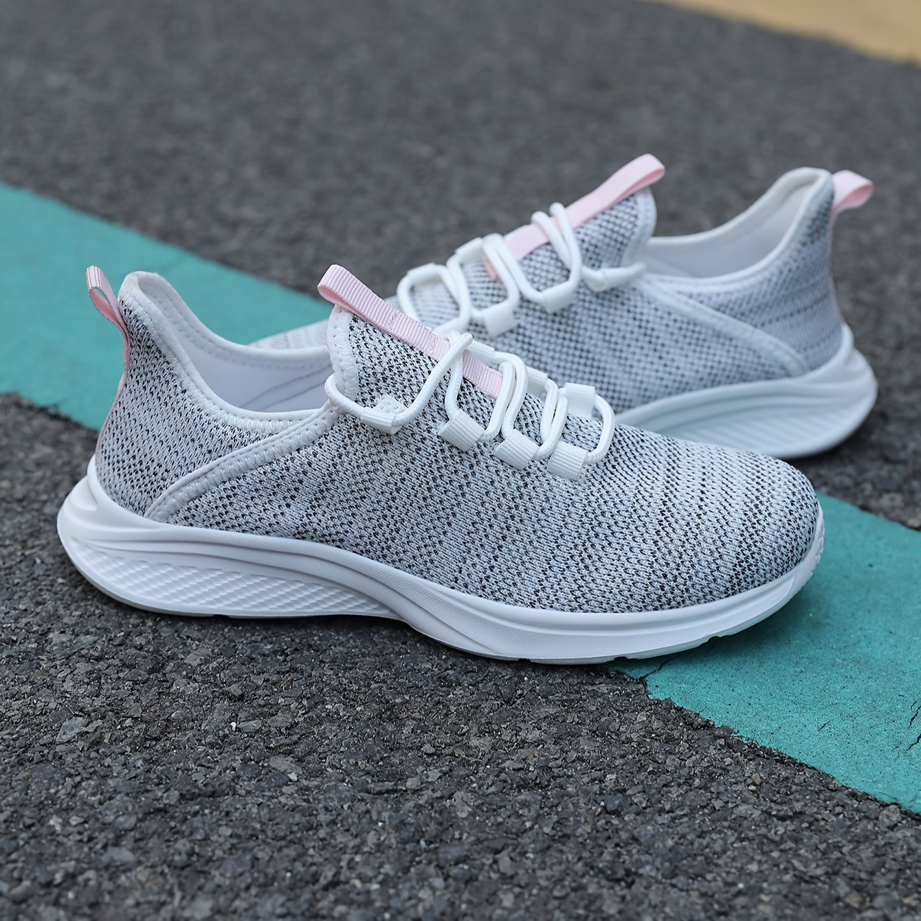 THE SPORTY SNEAKERS