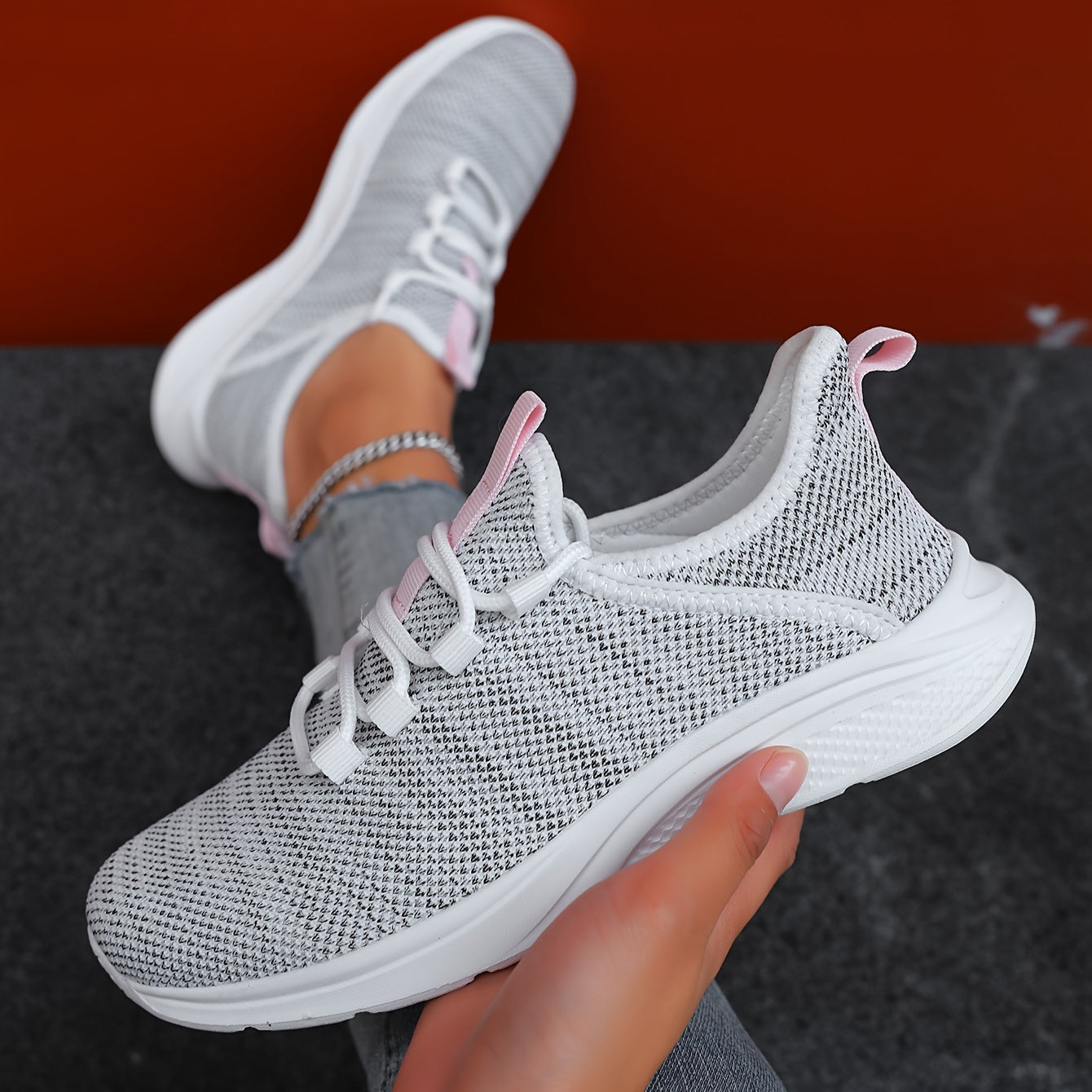 THE SPORTY SNEAKERS