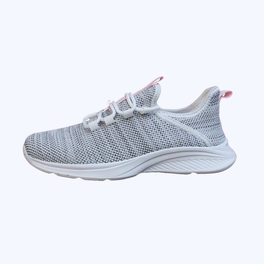 THE SPORTY SNEAKERS