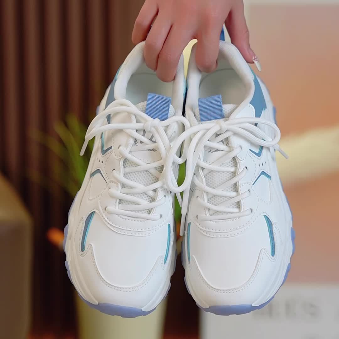THE CASUAL LADY SNEAKERS
